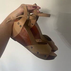 Lucky Brand Tan Leather Wedges